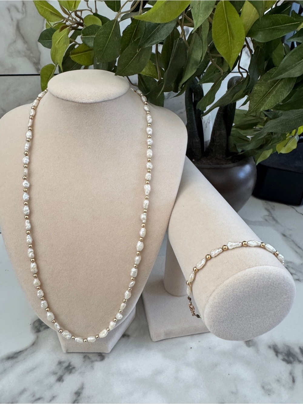 14 K  Gold pearls  Necklace and Bracelet Set